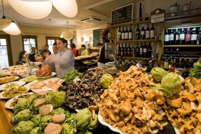 Get lost in the last classic pintxo taverns  Get lost in the last classic pintxo taverns