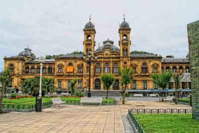 Private 4-hour Walking Tour of San Sebastian with official tour guide Private 4-hour Walking Tour of San Sebastian with official tour guide