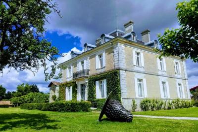 BORDEAUX region UNCORKED - Private Premium Enological Adventure BORDEAUX region UNCORKED - Private Premium Enological Adventure
