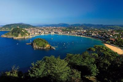 San Sebastián private guide with transport, maximum 4 persons.  San Sebastián private guide with transport, maximum 4 persons.
