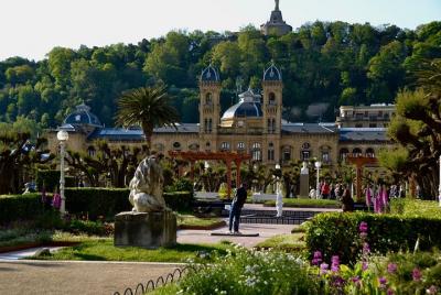 Fun Discovery Walk in San Sebastian: pintxos, plazas and parks Fun Discovery Walk in San Sebastian: pintxos, plazas and parks