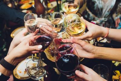 Authentic Sevillan dinner in a garden of the Nervión quarter