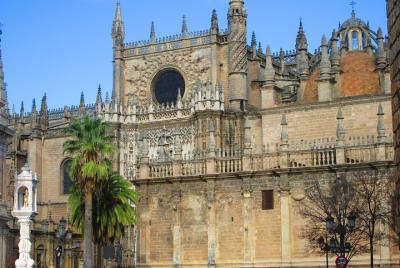 Tour privado Catedral+Barrio de Santa Cruz Tour privado Catedral+Barrio de Santa Cruz