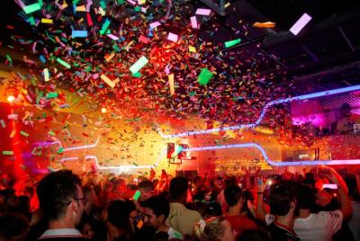 Night Bars Tour in Seville (Pub Crawl)