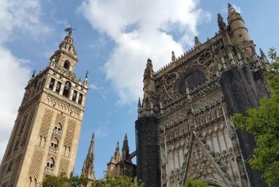 Seville: Alcazar, Cathedral and Giralda Skip-The-Line Guided Tour