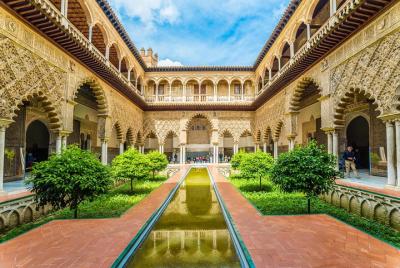 Skip the line: Alcazar Guided Tour in Seville