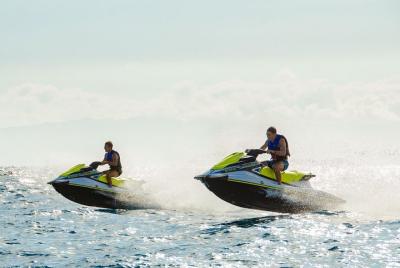 Waters Sport Package with 40 min. Jet Ski and Parasailing 1 perso