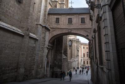 Toledo with Guide and Bracelet to Access the Monuments Toledo with Guide and Bracelet to Access the Monuments