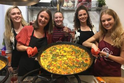 Vegan Paella cooking class, tapas and visit market