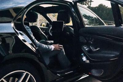 Departure Private Transfer: Valencia to Valencia Airport VLC in Luxury Van