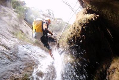 CANYON DESCENT. Canyoning. Barranquismo.