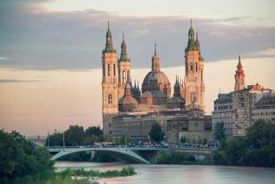Zaragoza: Private Tour with a Local Guide Zaragoza: Private Tour with a Local Guide