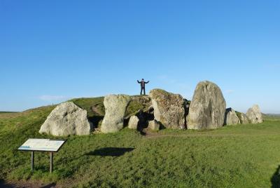 Bespoke private tours of Stonehenge and Avebury by car with local