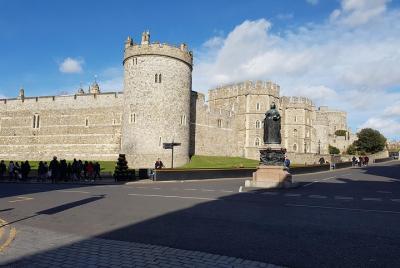 Private driver to visit London, Windsor, Bath, Stonehenge or Oxfo Private driver to visit London, Windsor, Bath, Stonehenge or Oxfo