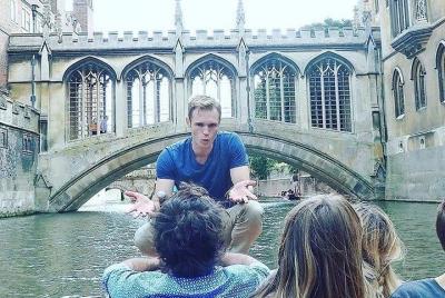 Private | Cambridge University Walking & Punting Tour led by Univ