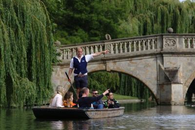 Punting Tour in Cambridge Punting Tour in Cambridge