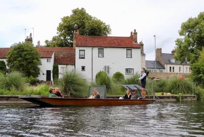 Distanced Shared Punt Tour Distanced Shared Punt Tour