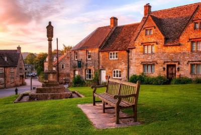 Private Guided Tour via Luxury Mercedes in Cotswolds