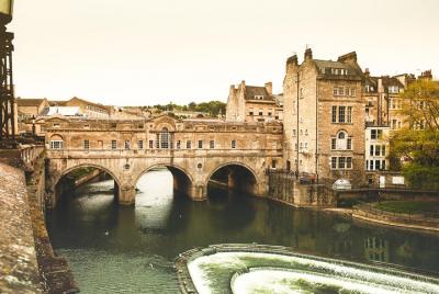 Bath, Avebury and Lacock Village Small-Group Day Tour from London