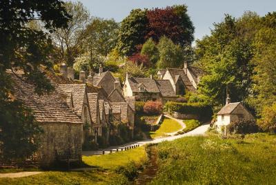 Oxford and Traditional Cotswolds Villages Small-Group Day Tour fr