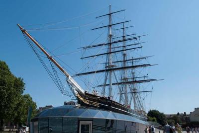 Combi Ticket: Westminster Walking Tour, River Cruise & Cutty Sark
