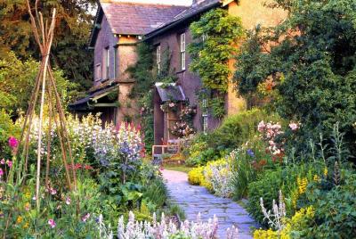 Beatrix Potter: Morning Half Day All-Inclusive Tour with an Exper