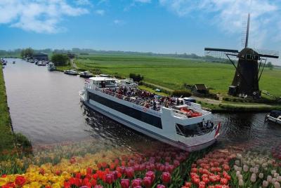 Sightseeing Cruise around the Amsterdam Lakes Sightseeing Cruise around the Amsterdam Lakes