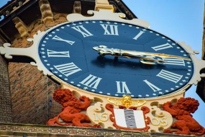 Fun Discovery Walk in Delft: Secret Alleys & Blue Ceramics