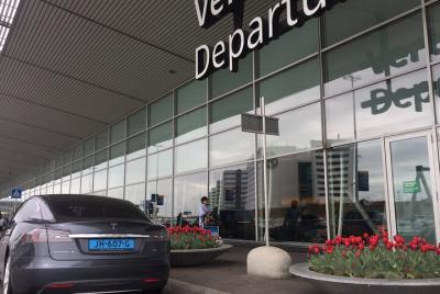 Zero Emission Tesla Taxi Transfer from The Hague to Schiphol Airport 