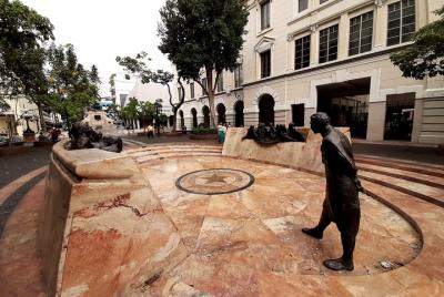 Night Tour in Guayaquil with Drinks at FrutaBar Night Tour in Guayaquil with Drinks at FrutaBar