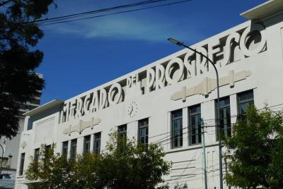 Small-Group Historical Tour of Caballito with Pick Up