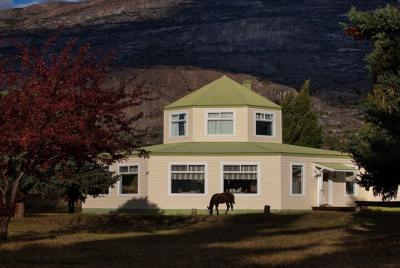 Calafate: Navigation to Estancia Cristina with lunch Calafate: Navigation to Estancia Cristina with lunch