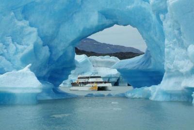 6-Day Glacier and Hiking Tour in Patagonia 6-Day Glacier and Hiking Tour in Patagonia