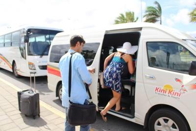 Aruba Private Van Airport Transfer (6+)