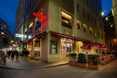 Skip the Line: Hard Rock Cafe Vienna Including Meal Skip the Line: Hard Rock Cafe Vienna Including Meal