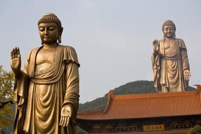 Private Transfer between Wuxi Lingshan Buddhist Scenic Spot and T Private Transfer between Wuxi Lingshan Buddhist Scenic Spot and T
