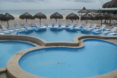 Cozumel Island Tour by Open-Top Safari Bus Including Tequila Tast