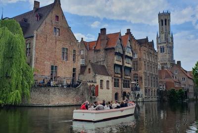Discovering with a boat in Bruges! Discovering with a boat in Bruges!