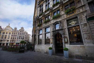 Skip the Line: Hard Rock Cafe Brussels Including Meal Skip the Line: Hard Rock Cafe Brussels Including Meal