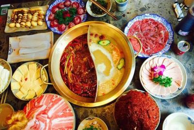 Xi Xi'an delicious food Hot pot dinner night tour with Muslim street