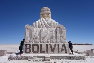 1 Day at the Salar de Uyuni / Group Tour of 6 / Train Cemetery 1 Day at the Salar de Uyuni / Group Tour of 6 / Train Cemetery