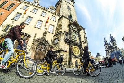 Prague Highlights Bike Tour with Old Town & Prague Castle 