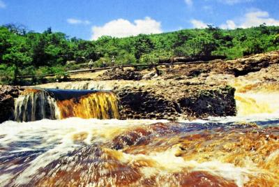 Serrano River mini-hike by Discover Chapada