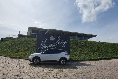 Executive transportation to airports, tourism and events. Persona Executive transportation to airports, tourism and events. Persona