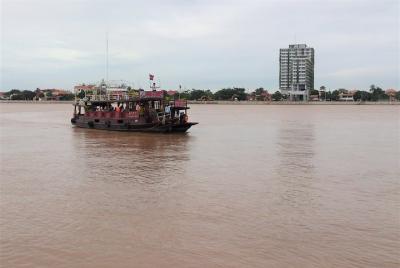 Sunset dinner cruise on Mekong River in Phnom Penh Sunset dinner cruise on Mekong River in Phnom Penh