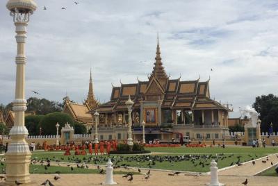 A Day Trip Sightseeing of Phnom Penh With Private Tour Guide 