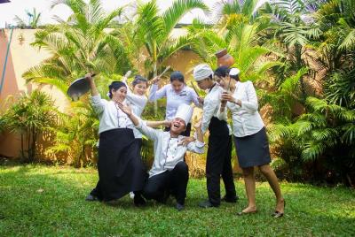 Discover, cook and eat the most famous Khmer Dishes at Champey Co