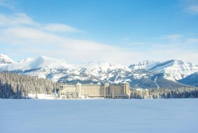 Small Group Winter Lake Louise and Yoho Snowfun 1-Day Tour from C