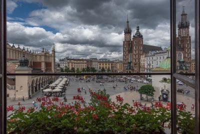 2-Hour Guided Walking Tour in The Old Town of Krakow 2-Hour Guided Walking Tour in The Old Town of Krakow