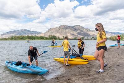 Kamloops: Riverside Park Self Guided 1 Hour Water Bike Rental